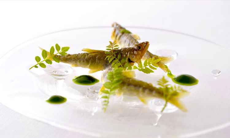 8_Tempura-fried-sweet-baby-fish-by-chef-Yoshihiro-Narisawa-in-Tokyo-Japan Tokyo_Narisawa.jpg