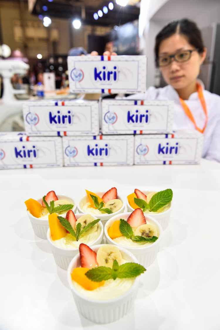 新闻图片 - 日本烘焙大师土屋公二现场使用Kiri产品制作而成的芝士布丁.jpg
