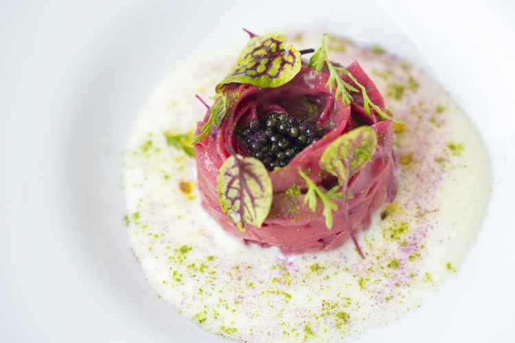 Beetroot spaghetti, potato foam, Hokkaido urchins, Siberian caviar_红菜头直面，土豆泡沫，北海道海胆，西伯利亚鲟鱼子.jpg