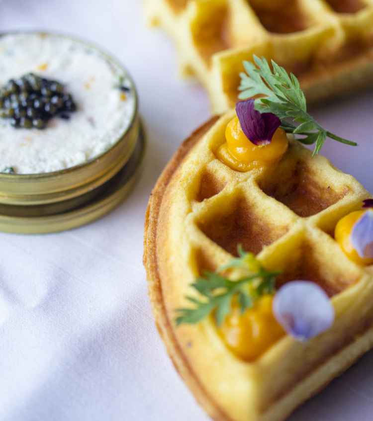 Caviar Ossetra, whipped cream, lime, waffle_ 俄罗斯鲟鱼子，打发奶油，青柠，华夫饼 .jpg