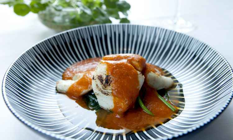 00肥嫩鳕鱼唇配嫩菠菜和浓番茄汁 (2).jpg