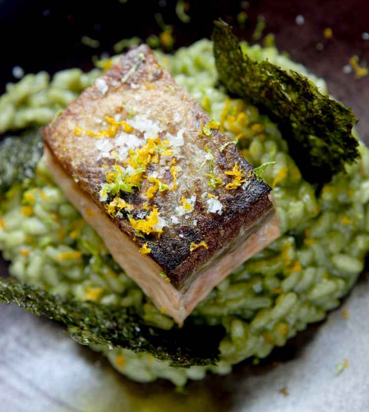 000脆皮低温三文鱼和奶油奶酪米饭配海苔和香橙碎 (2).jpg