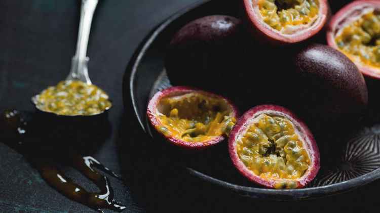 1296x728_-How_to_Eat_Passion_Fruit_5_Easy_Steps.jpg