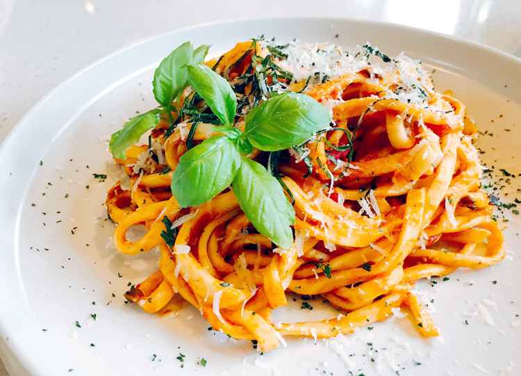 spaghetti alla puttanesca.jpg