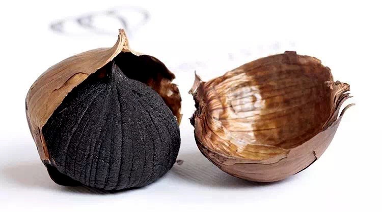 剥开黑蒜.jpg