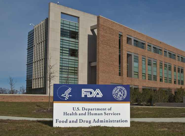 FDA_Sign_&_Bldg_21_at_Entrance_(5204602349).jpg
