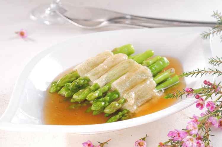 鸡汁竹笙鲜芦笋.jpg