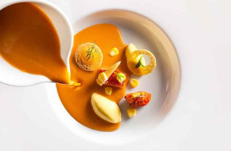 1523598333496302.jpg 3-Daniel-Humm-foto-Francesco-Tonelli-Chilled-Lobster-Bisque-with-Corn-copia.jpg
