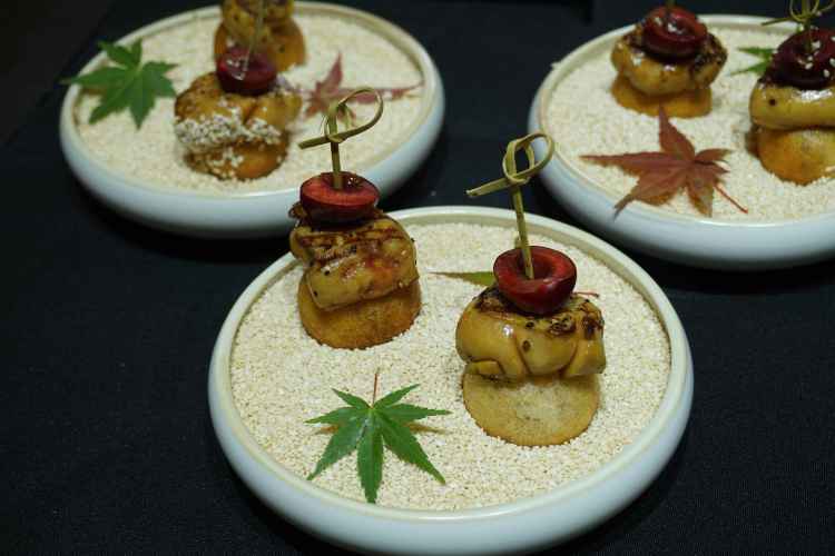 鸭肝麻圆.jpg
