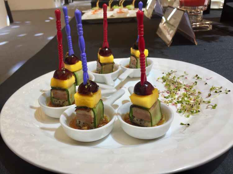 Smoke Duck Brest Mango Roll with Apple Sauce 2.jpg