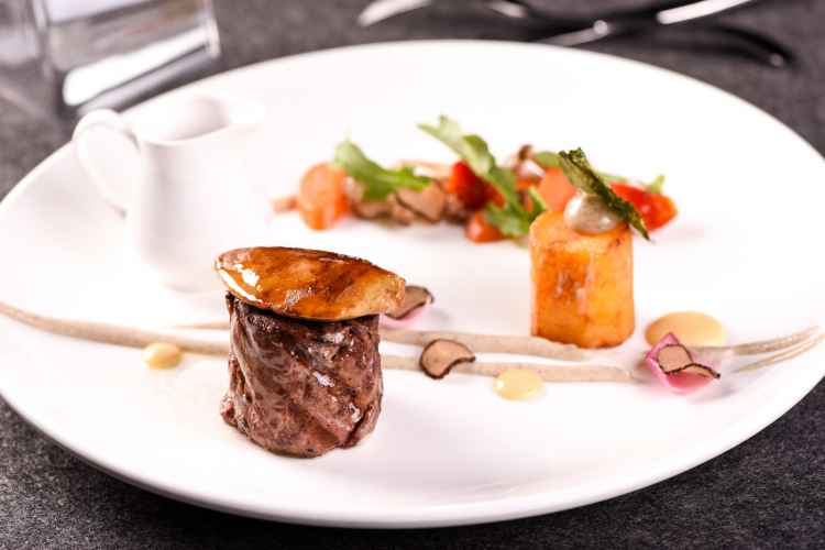 1528799711217507.jpeg 扒和牛牛柳 香煎鹅肝.jpeg