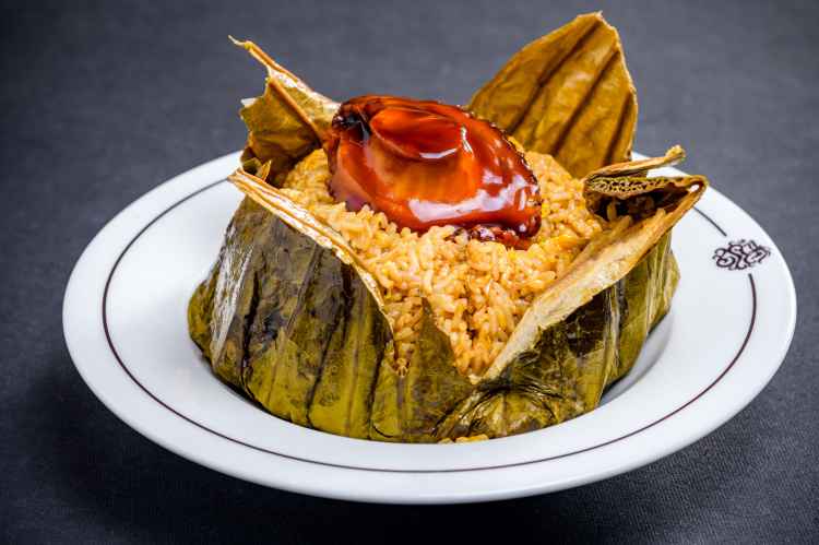 Lotus leave rice with abalone_Yilongcourt.jpg