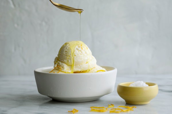 09COOKING-LEMONOLIVEOILICECREAM2-articleLarge.jpg
