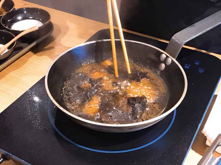煨制黑虎掌菌.JPG