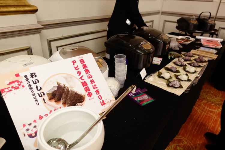 现场准备的各类日本米饭料理给来宾们品尝.JPG