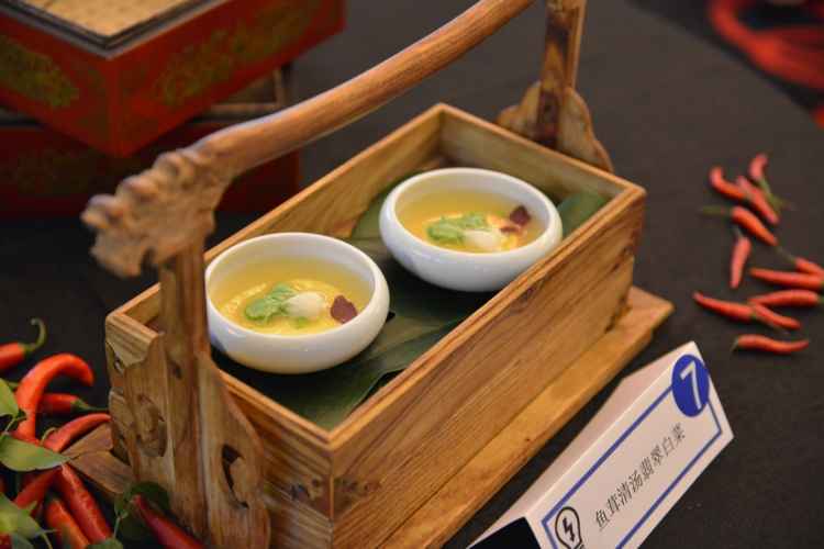 鱼茸清汤翡翠白菜.JPG