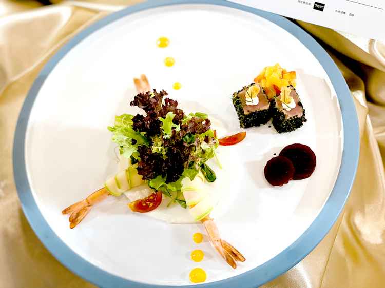 00众一-西餐头盘：香煎金枪鱼鲜虾配芒果酱沙拉0.jpg