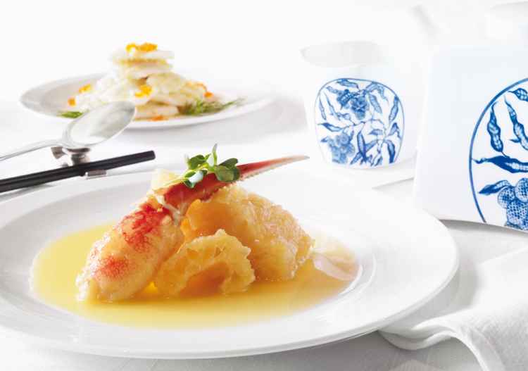 1. 蟹肉黃燒魚肚 Stewed fish maw with crab claw in supreme chicken soup 拷貝.jpg