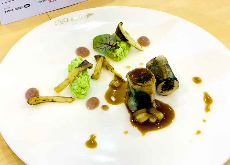 航行队-猪肉卷，桃子泥，青豆，花椒牛汁.jpg