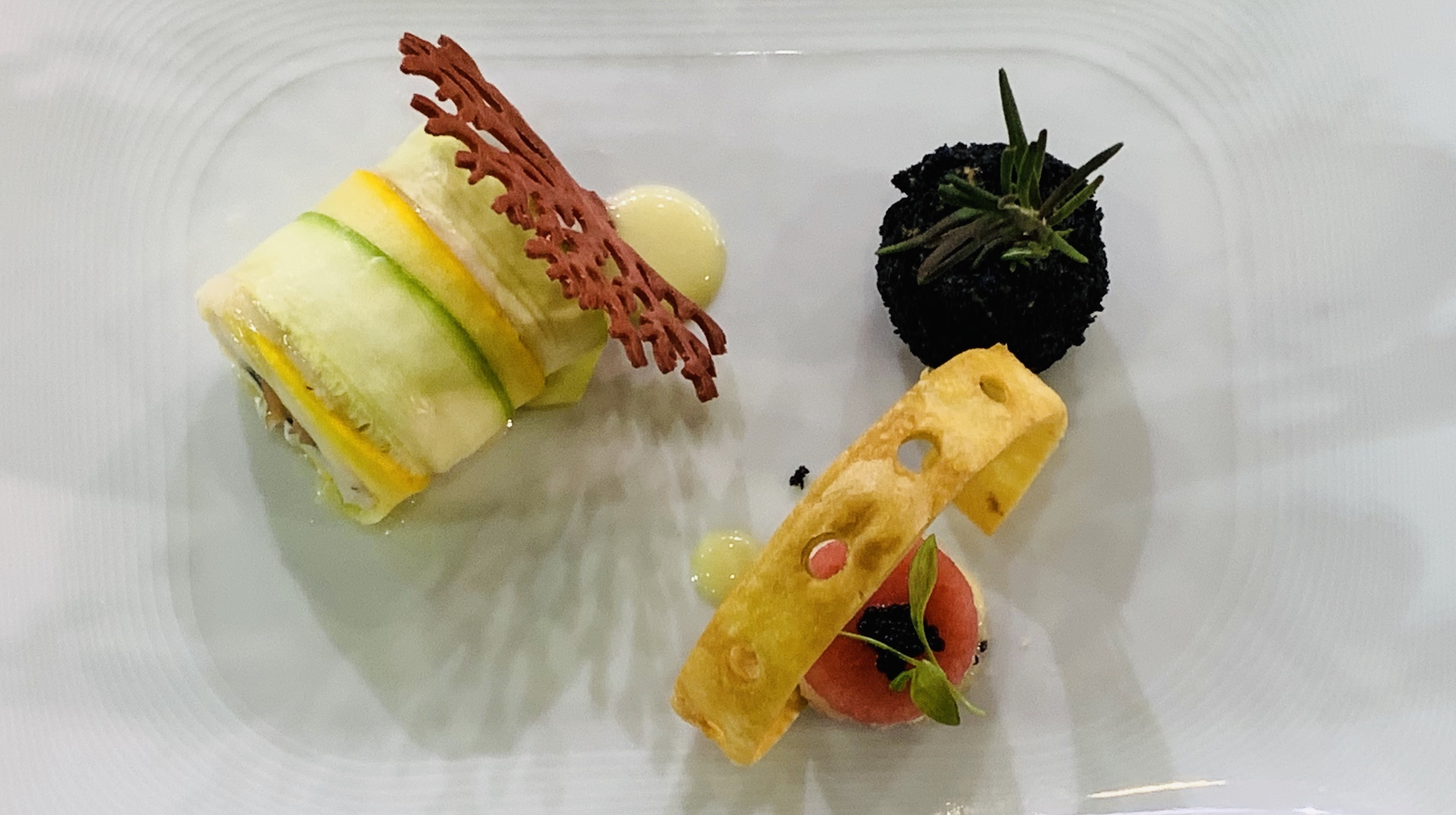 天井前菜：双色鲈鱼慕斯卷2.jpeg