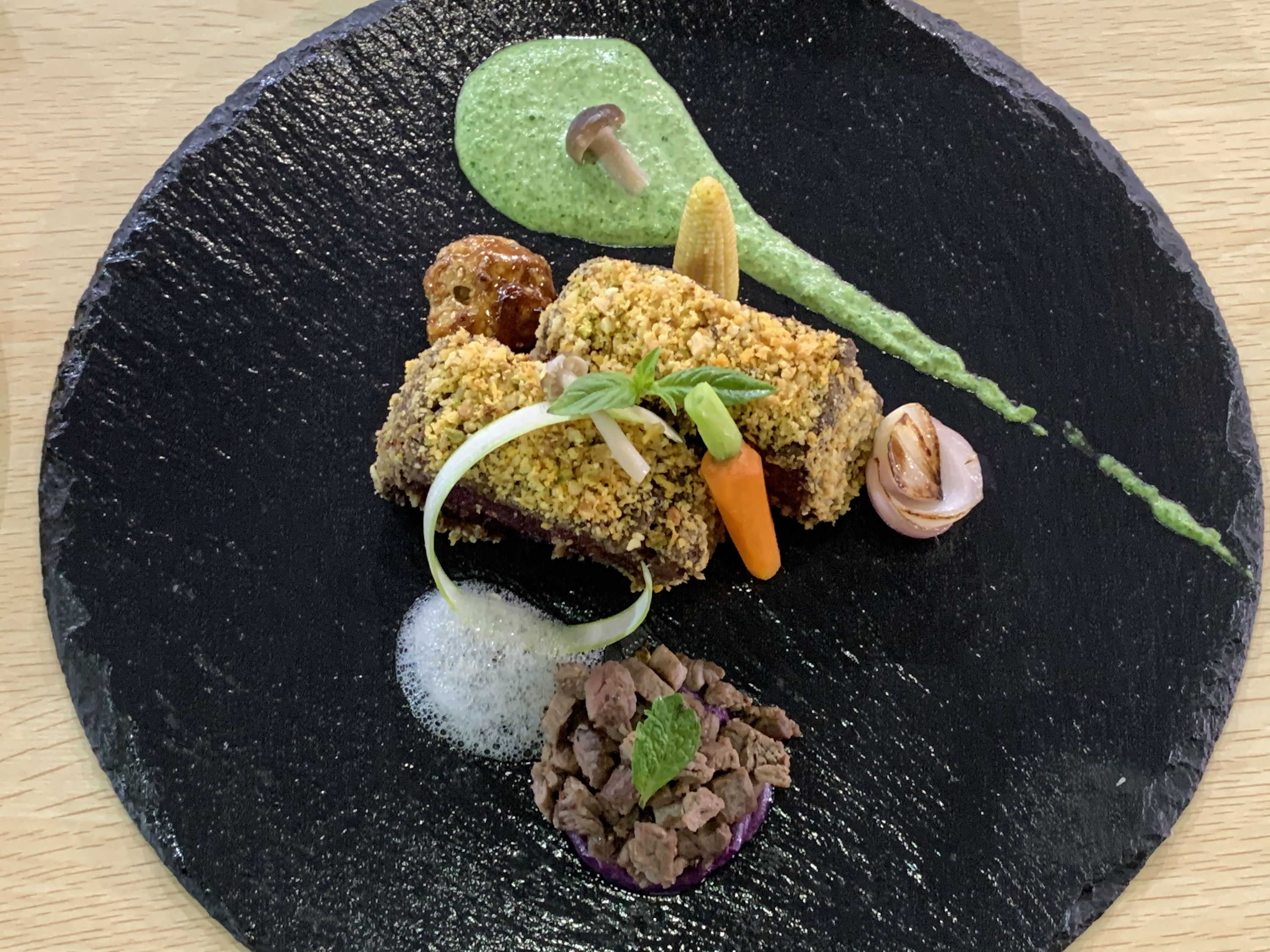 顺德主菜：坚果酥牛柳紫薯藤椒汁1.jpeg