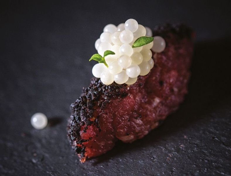 图2beef-tartare-white-caviar (1).jpg