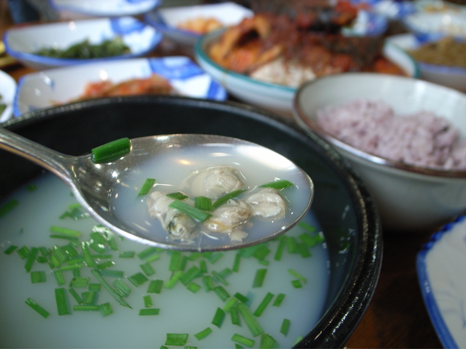 Korean_clam_soup-Jaecheopguk-01.jpg