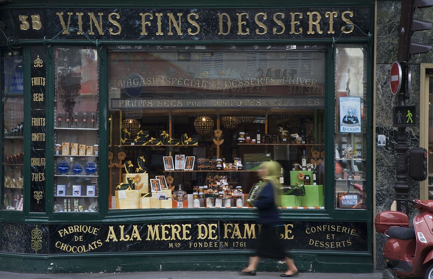 1600px-Paris_-_Dessert_wines_and_candy_shop_-_4307.jpg