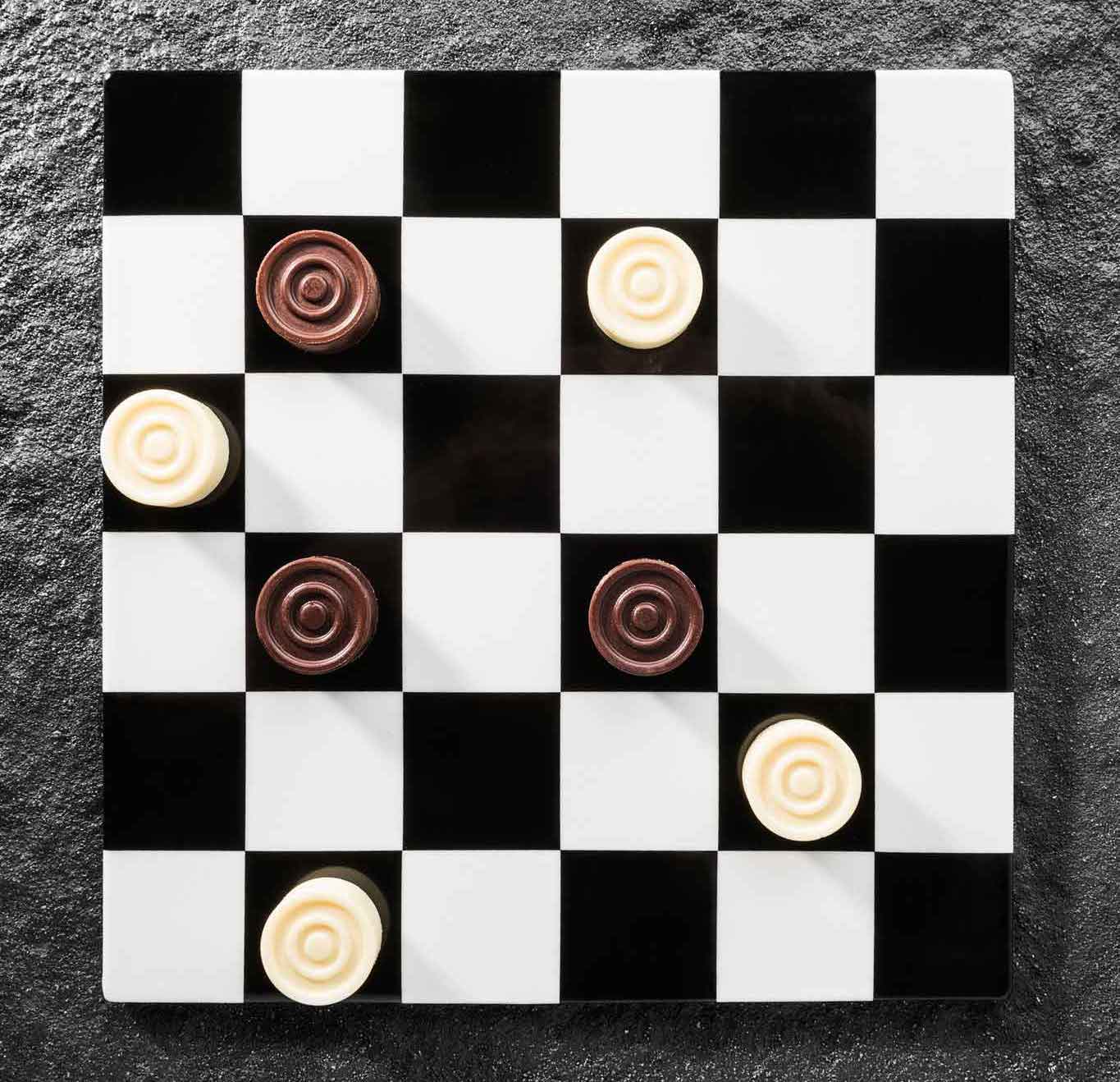 棋盘造型的巧克力甜品.jpg